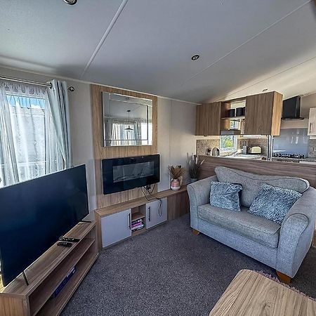 Beautiful 6 Berth Caravan, Nearby Beach In Suffolk Ref 68016Bs Lowestoft Eksteriør billede