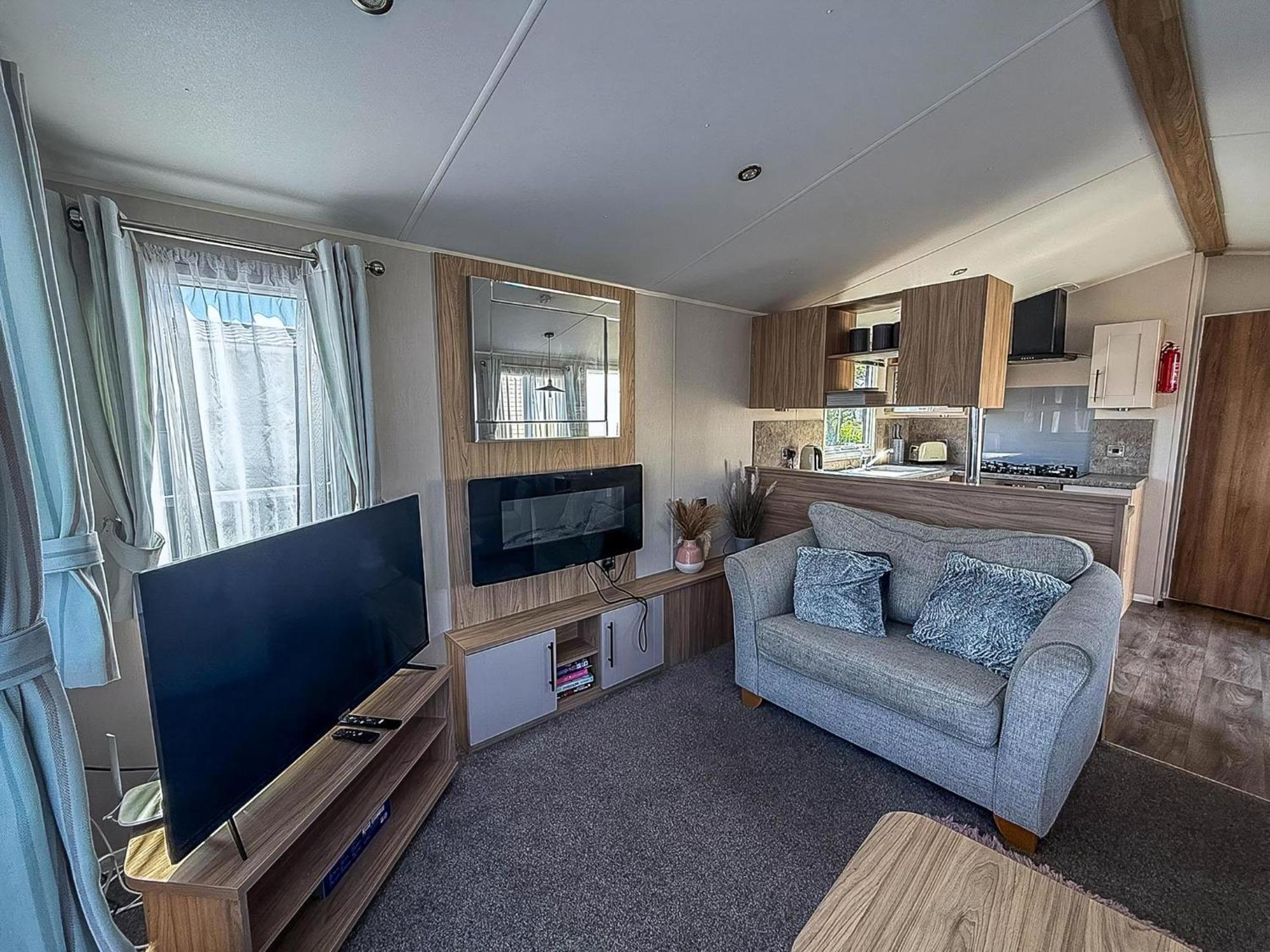 Beautiful 6 Berth Caravan, Nearby Beach In Suffolk Ref 68016Bs Lowestoft Eksteriør billede