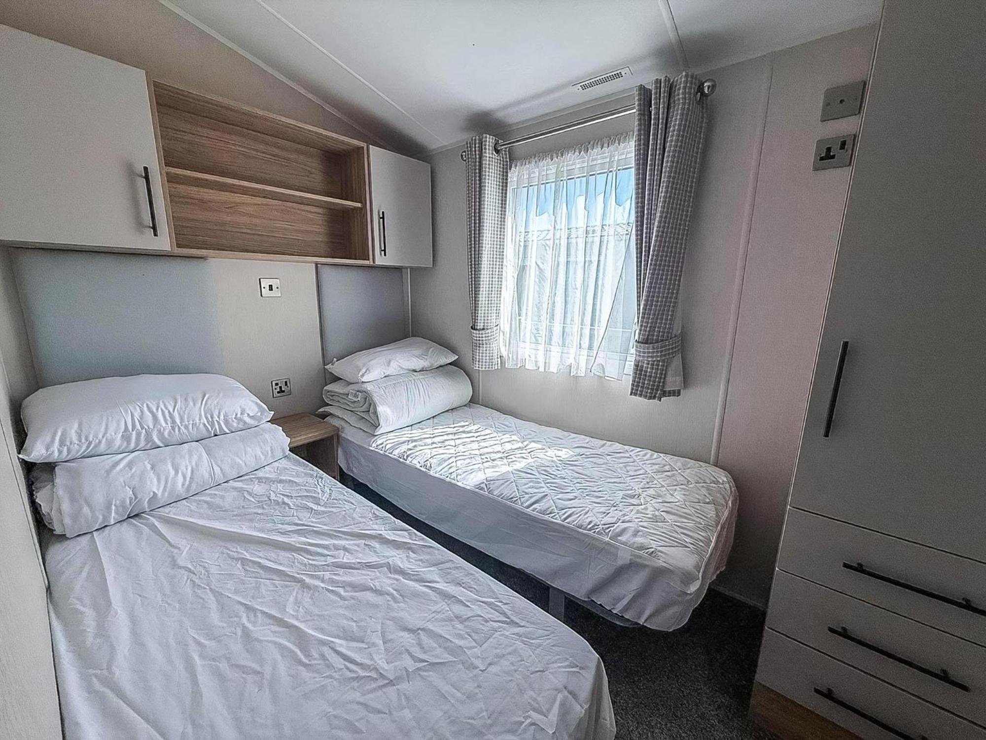Beautiful 6 Berth Caravan, Nearby Beach In Suffolk Ref 68016Bs Lowestoft Eksteriør billede