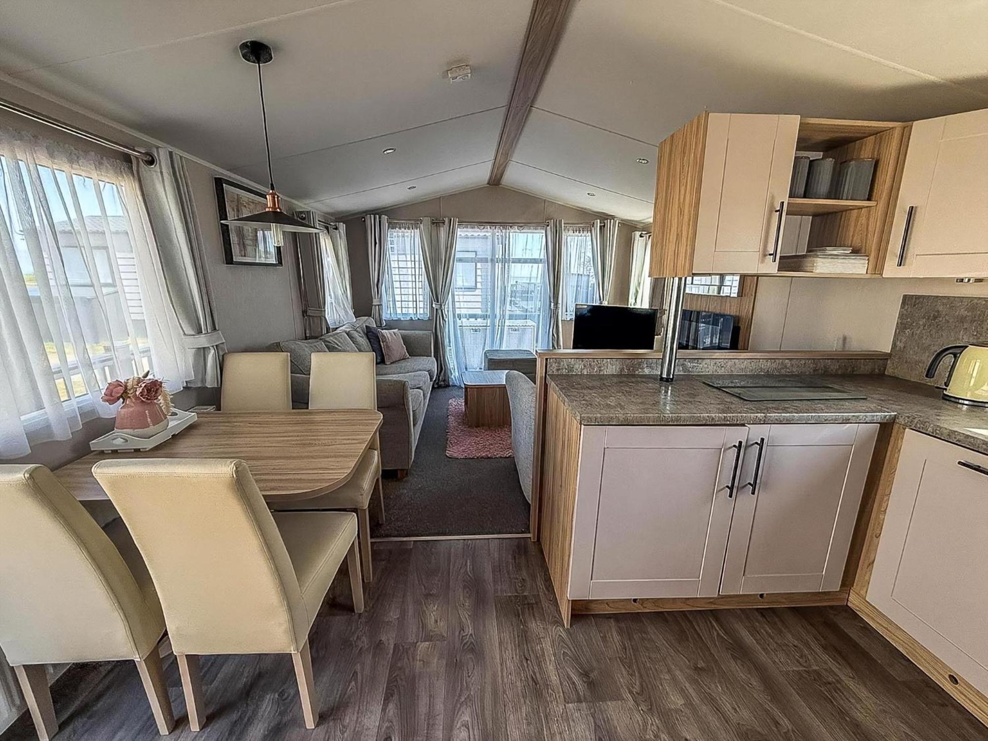Beautiful 6 Berth Caravan, Nearby Beach In Suffolk Ref 68016Bs Lowestoft Eksteriør billede