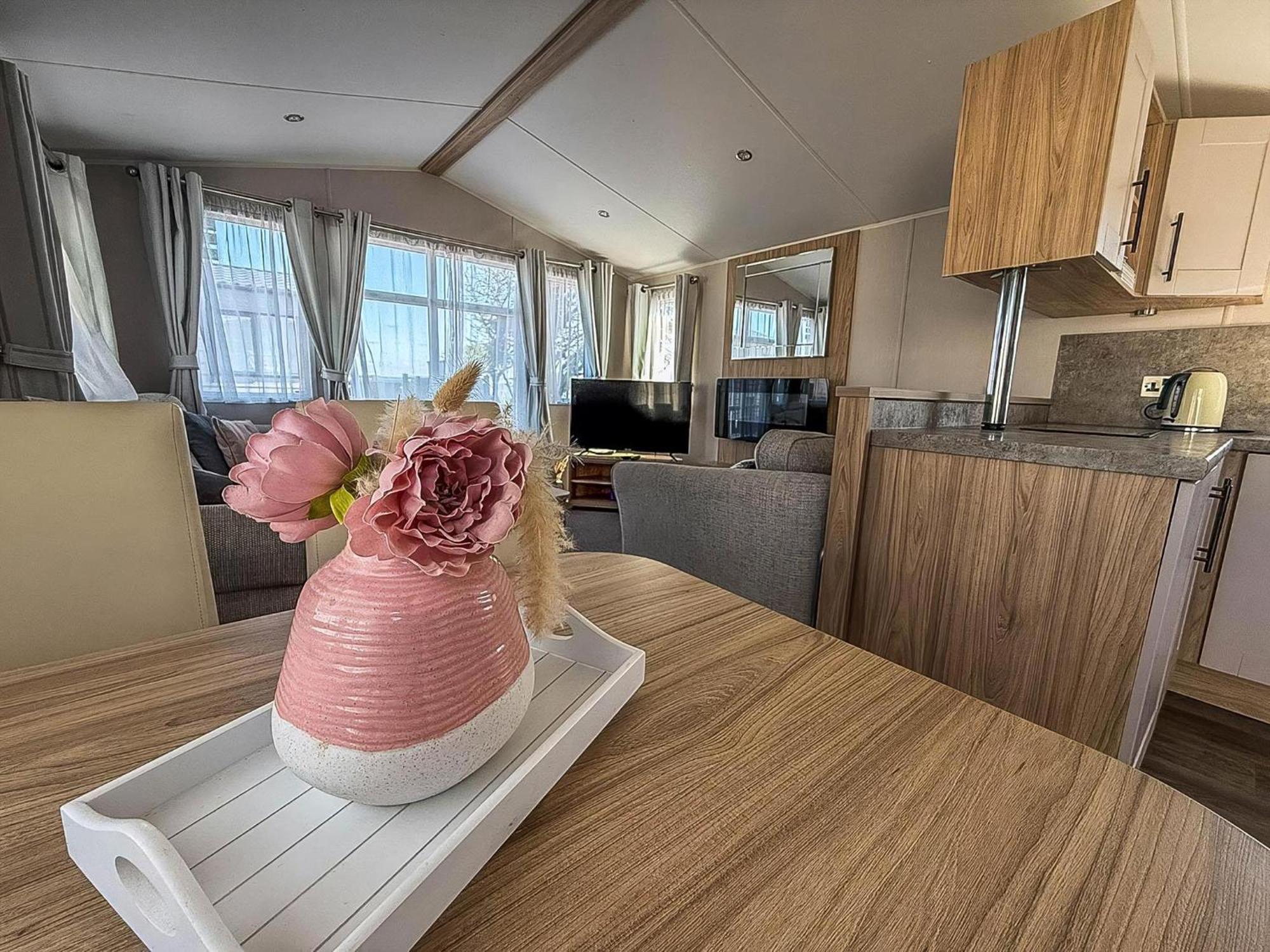 Beautiful 6 Berth Caravan, Nearby Beach In Suffolk Ref 68016Bs Lowestoft Eksteriør billede
