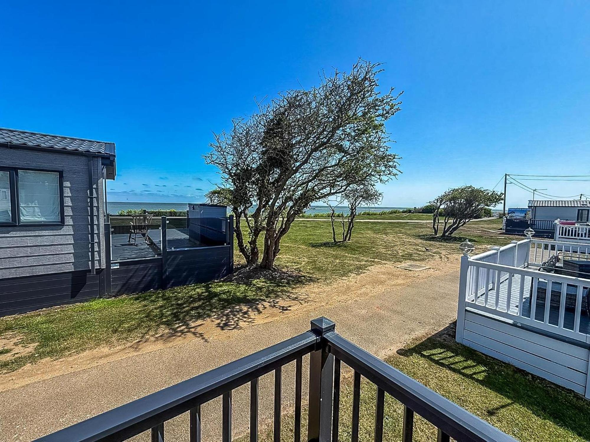 Beautiful 6 Berth Caravan, Nearby Beach In Suffolk Ref 68016Bs Lowestoft Eksteriør billede