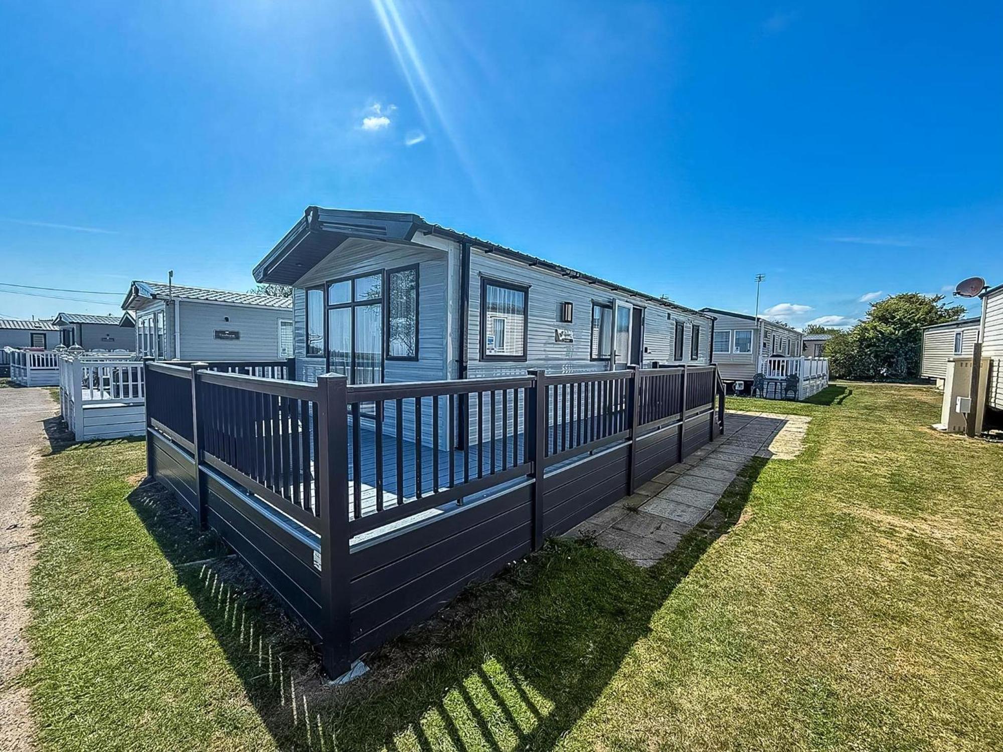 Beautiful 6 Berth Caravan, Nearby Beach In Suffolk Ref 68016Bs Lowestoft Eksteriør billede